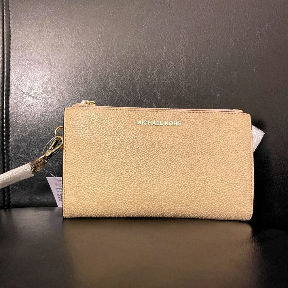 Michael kors wristlet